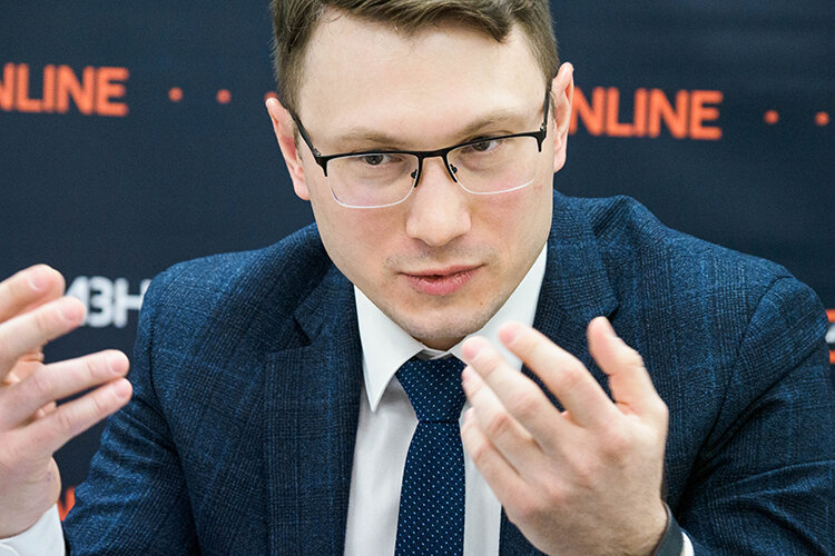  Артем Прокофьев: «В партии идет системная работа перед каждым заседанием, мы прорабатываем повестку, делаем анализ по каждому законопроекту и определяемся по голосованию» Фото: Андрей Титов