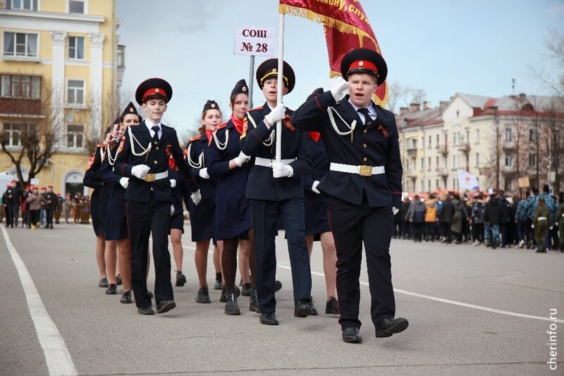    3 мая в 18 часов на площади Металлургов пройдет фестиваль строя и песни "Победа деда - моя Победа".