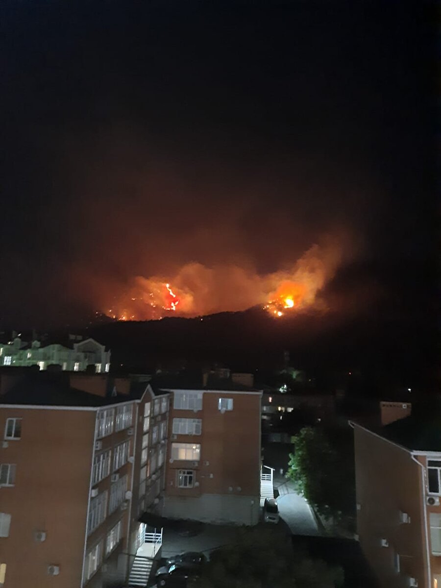 Горный массив  горит.....плач..слезы....