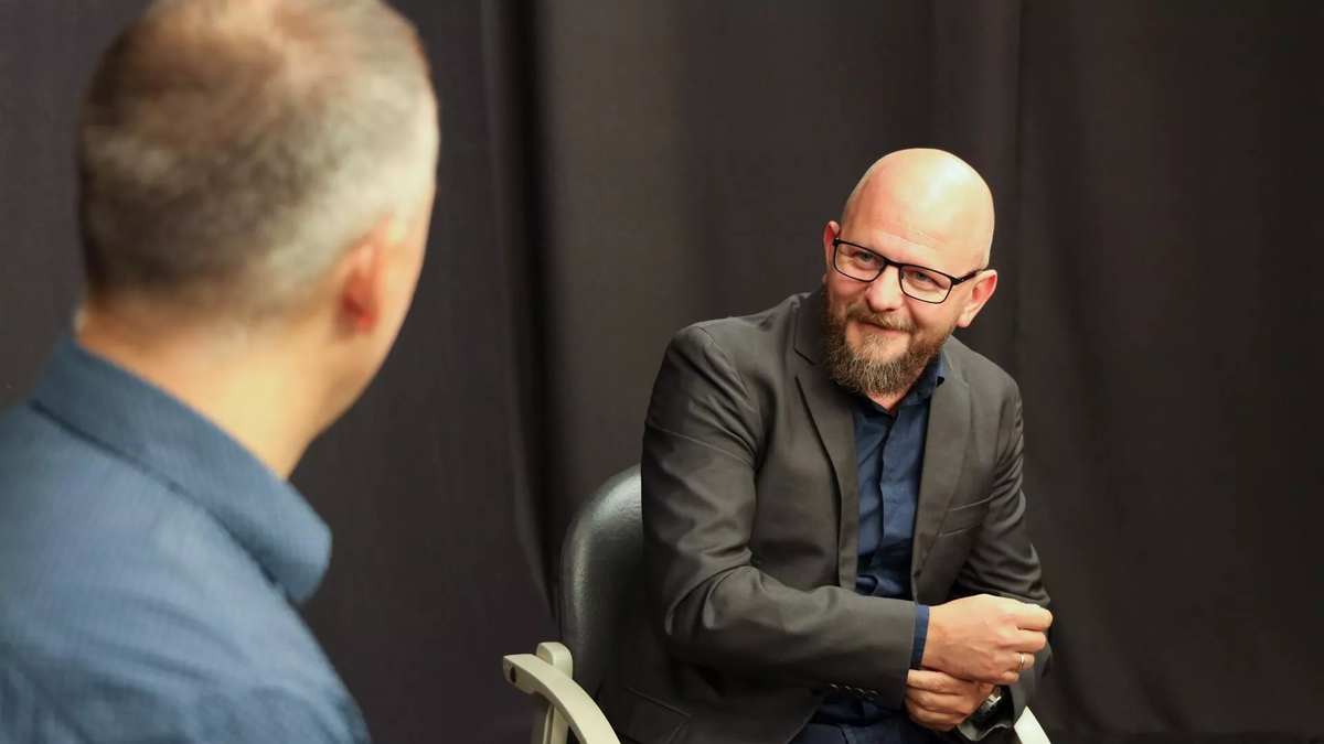 Корреспондент Sputnik Латвия Алексей Стефанов и бывший рижанин Максим Александров © Sputnik