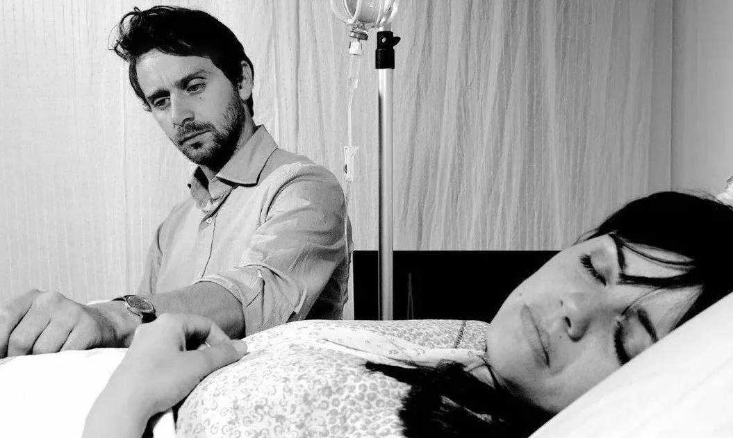 «Вы опять к Маринке в больницу с целыми баулами всякого барахла собрались? Да сколько же это будет продолжаться?» Гневно спросил Виктор у Евдокии Петровны, увидев её на кухне.