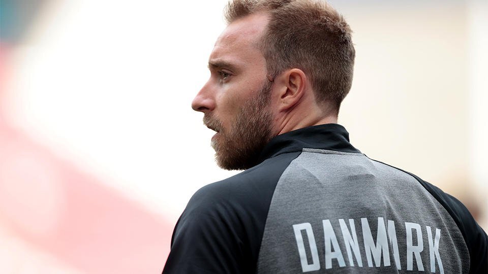 Жизнь Кристиана Эриксена на этом Евро спасли врачи. Источник фото: © REUTERS/Hannah Mckay