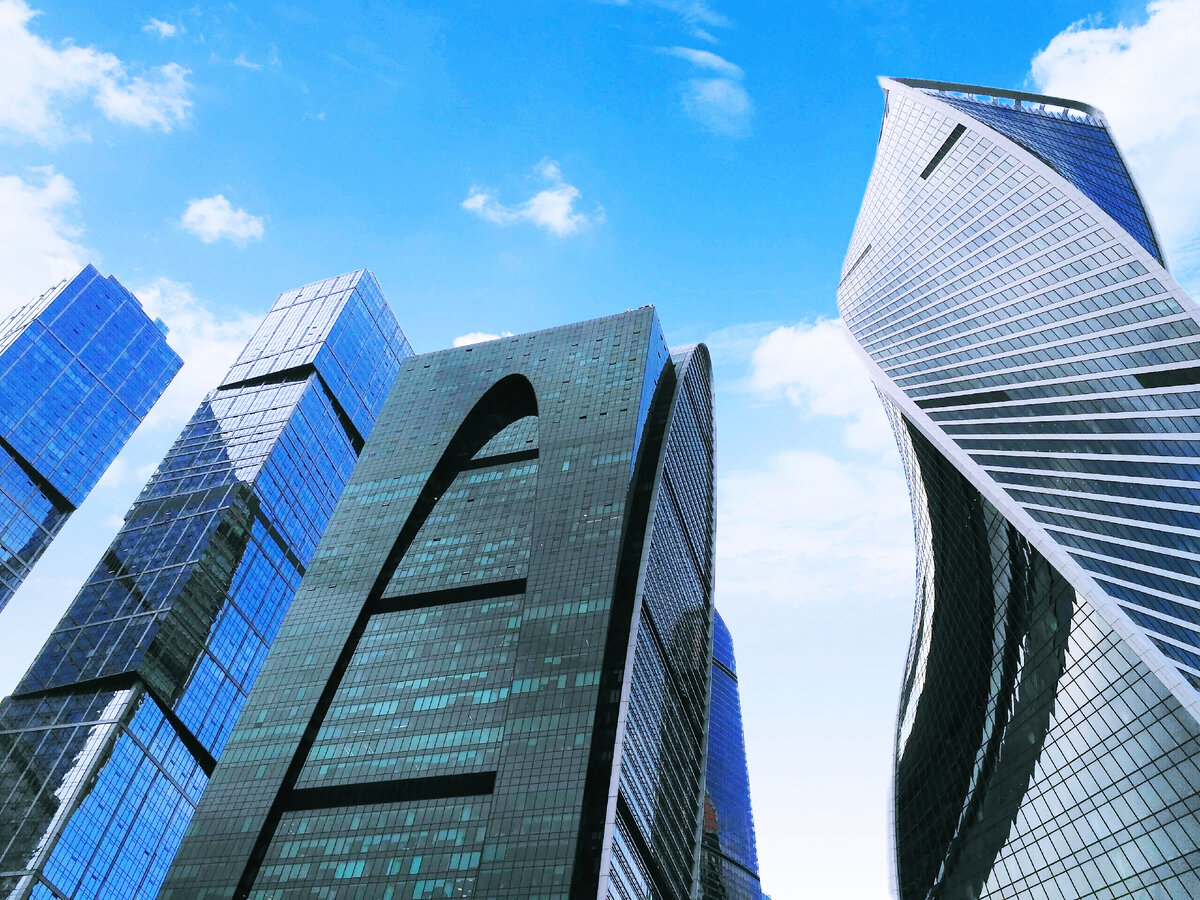 Башня Империя в центре. Фото автора.