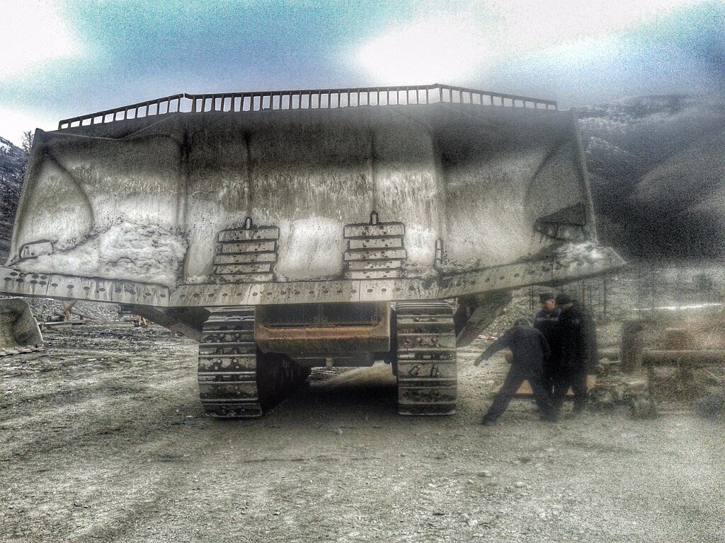 Будни старателей перед подготовкой к сезону, подготовка техники, снятие ее с консервации, фото автора