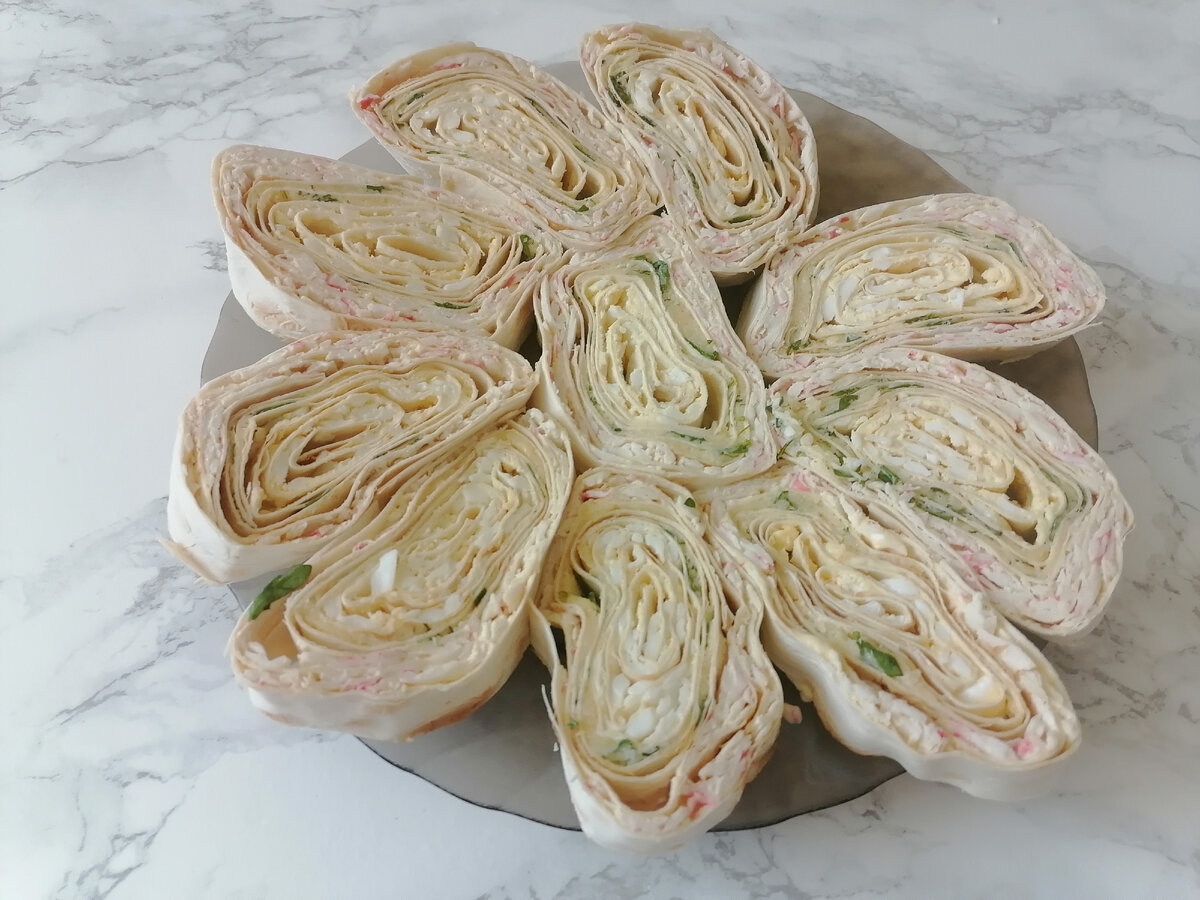 Рулет из лаваша с крабовыми палочками