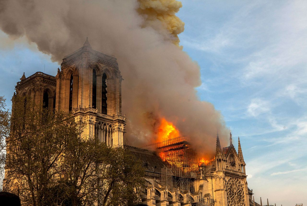 Пожар в соборе Парижской Богоматери (2019).