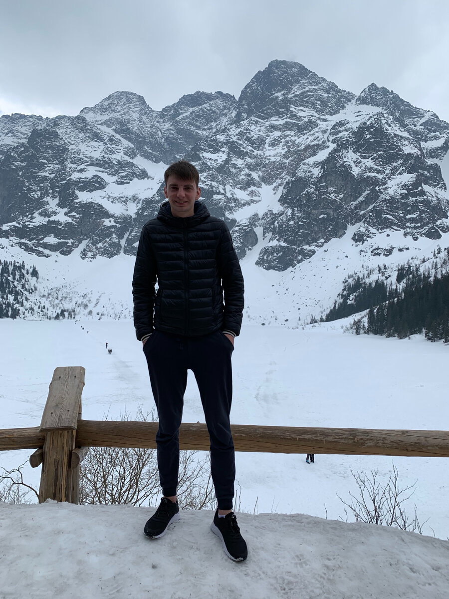 Зимой озёра не видно так как один лёд 