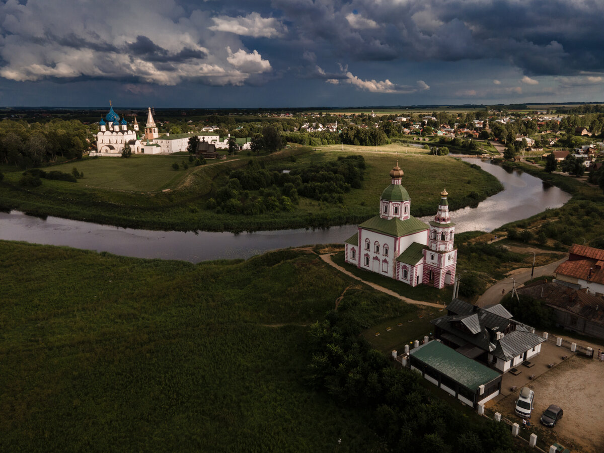население суздаля 2022. логотип 1000-летие суздаля,. спасо-преображенский собор суздаль. михали суздаль. елока́менные па́мятники влади́мира и су́здал.
