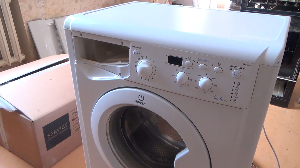 Очистка стиральная машина индезит. Разобранная стиральная машина. Стиральная машина в разборе. Как правильно разобрать стиральную машину Индезит. Как разобрать стиральную машину Индезит.