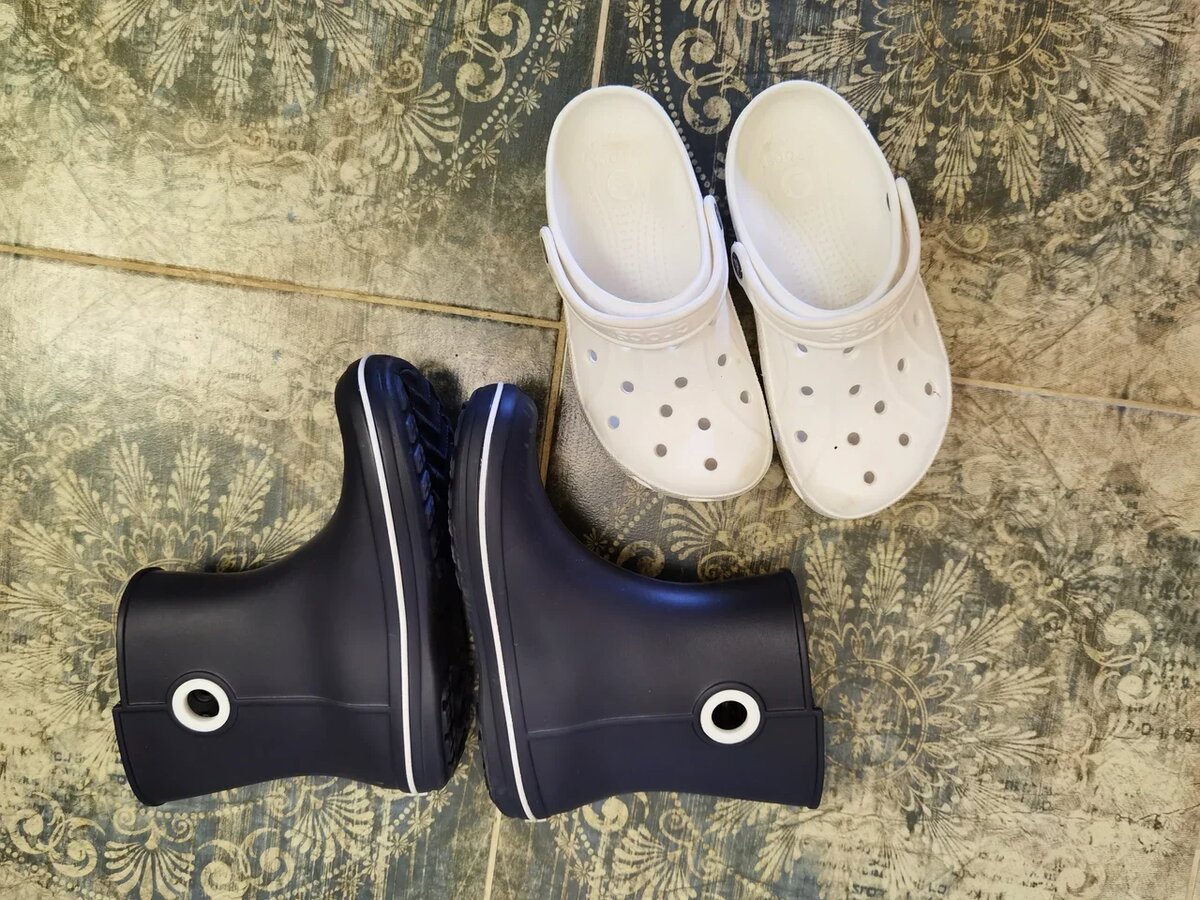 Купила "резиновые" сапоги от CROCS за 4000 рублей с хорошей скидкой ...