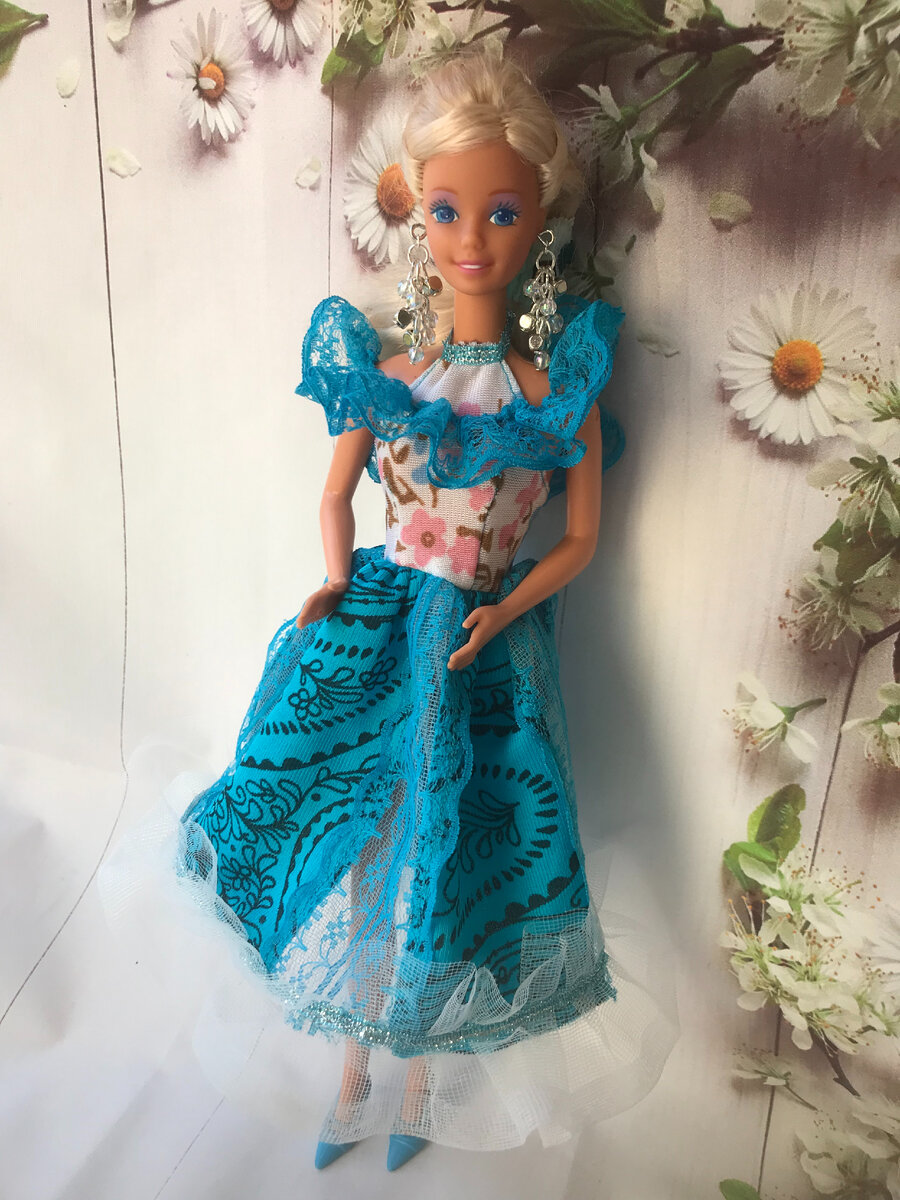 Как сшить платье для куклы: выкройки, схемы и фото-подборка