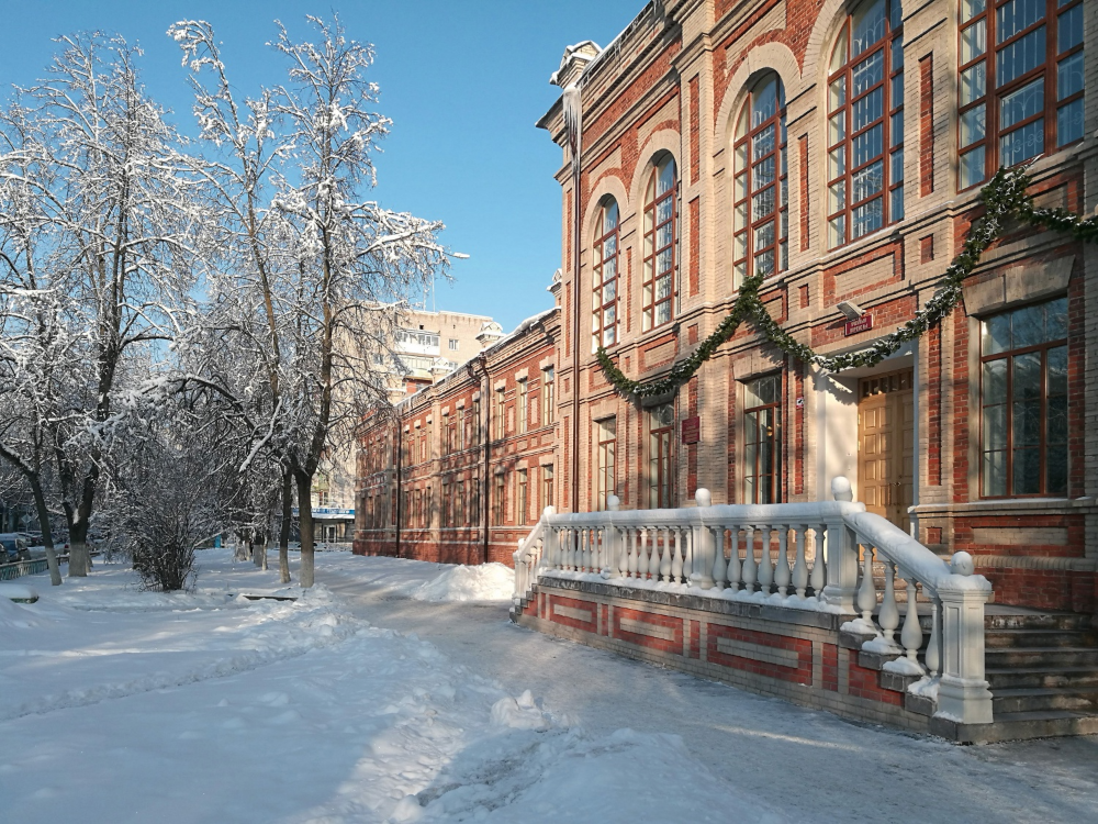 1-й ("старый") корпус БГТУ. Источник: https://www.tu-bryansk.ru/about/photogallery. 
