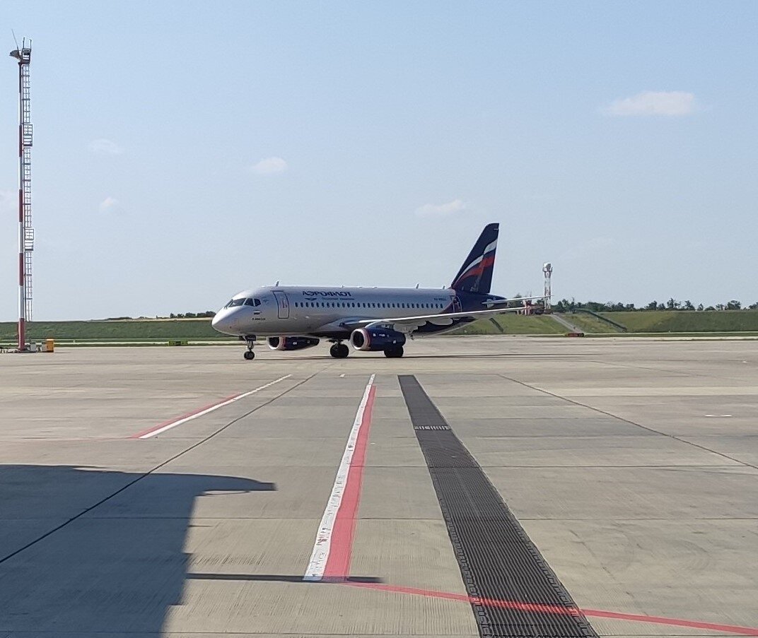 Самолет SSJ-100