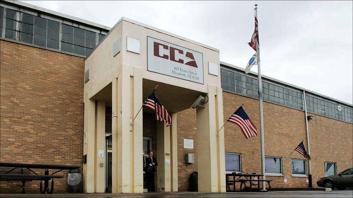 Corrections Corporation of America -американская  компания, владеющая и управляющая тюрьмами и местами заключения. Является крупнейшим частным оператором тюрем в США.