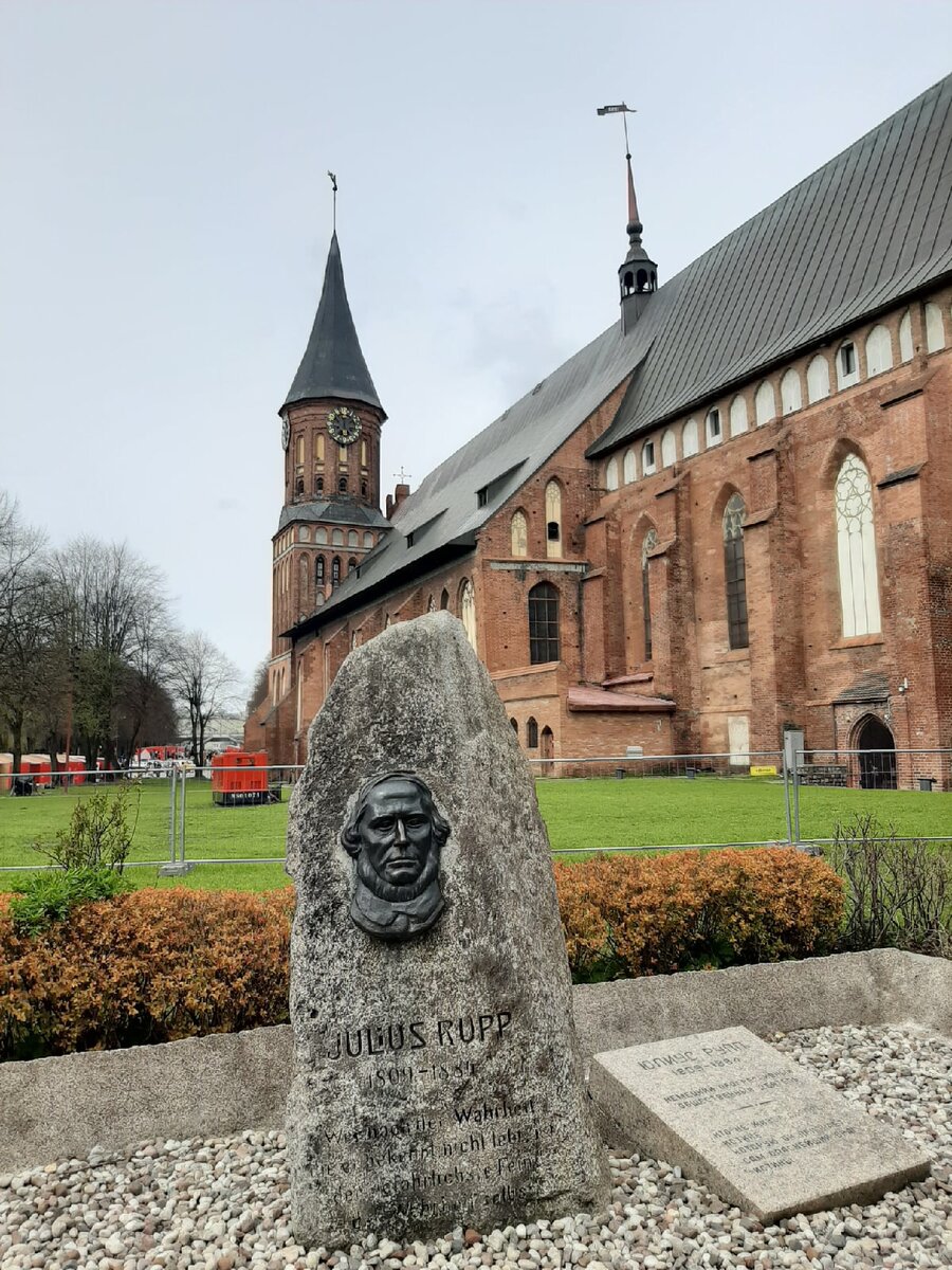 Самый фотографируемый вид на Кафедральный собор. 