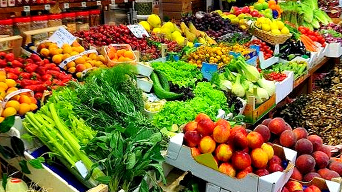 Фактически, ряд недавних исследований показал, что качество пищи, которую вы едите, особенно цельные продукты, а не обработанные, более важно, чем то, с низким содержанием жира, низким содержанием углеводов или что-то среднее между ними.