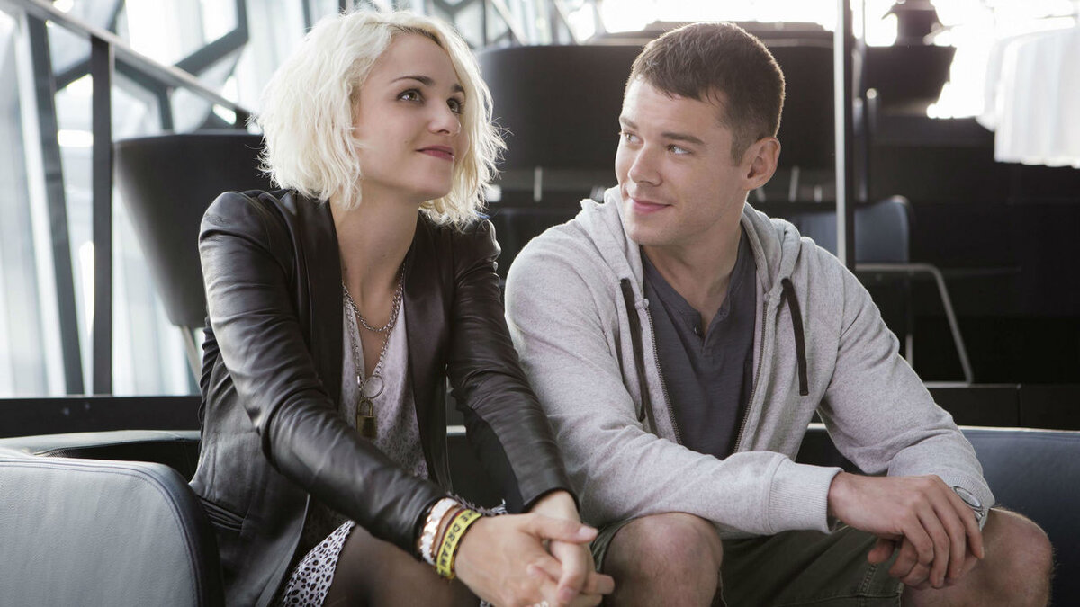 8 чувство персонажи. Sense 8 сериал. Sense8 Райли. Восьмое чувство сериал Нетфликс. Вачовски сериал восьмое чувство.