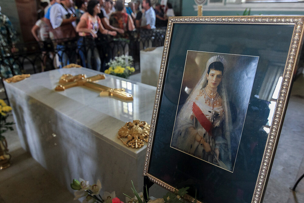 Захоронение Александры Федоровны и дочерей