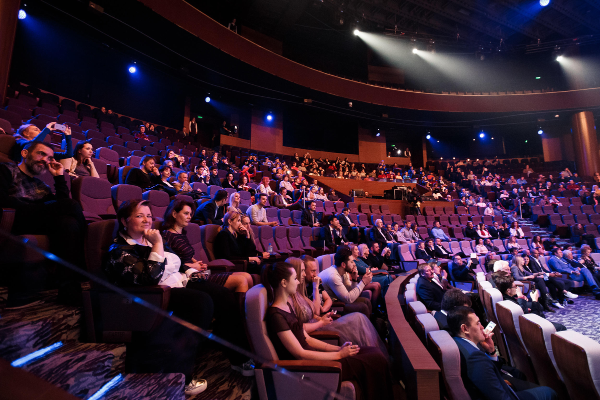 Sport cinema. Международный фестиваль спортивного кино Красногорский. Фестиваль спортивного кино Красногорский 2021. Кинотеатр спорт. Крокус Сити Холл зал импровизация.