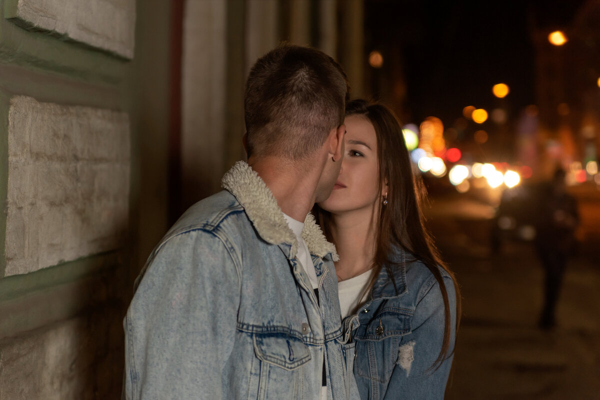 Парень с девушкой.