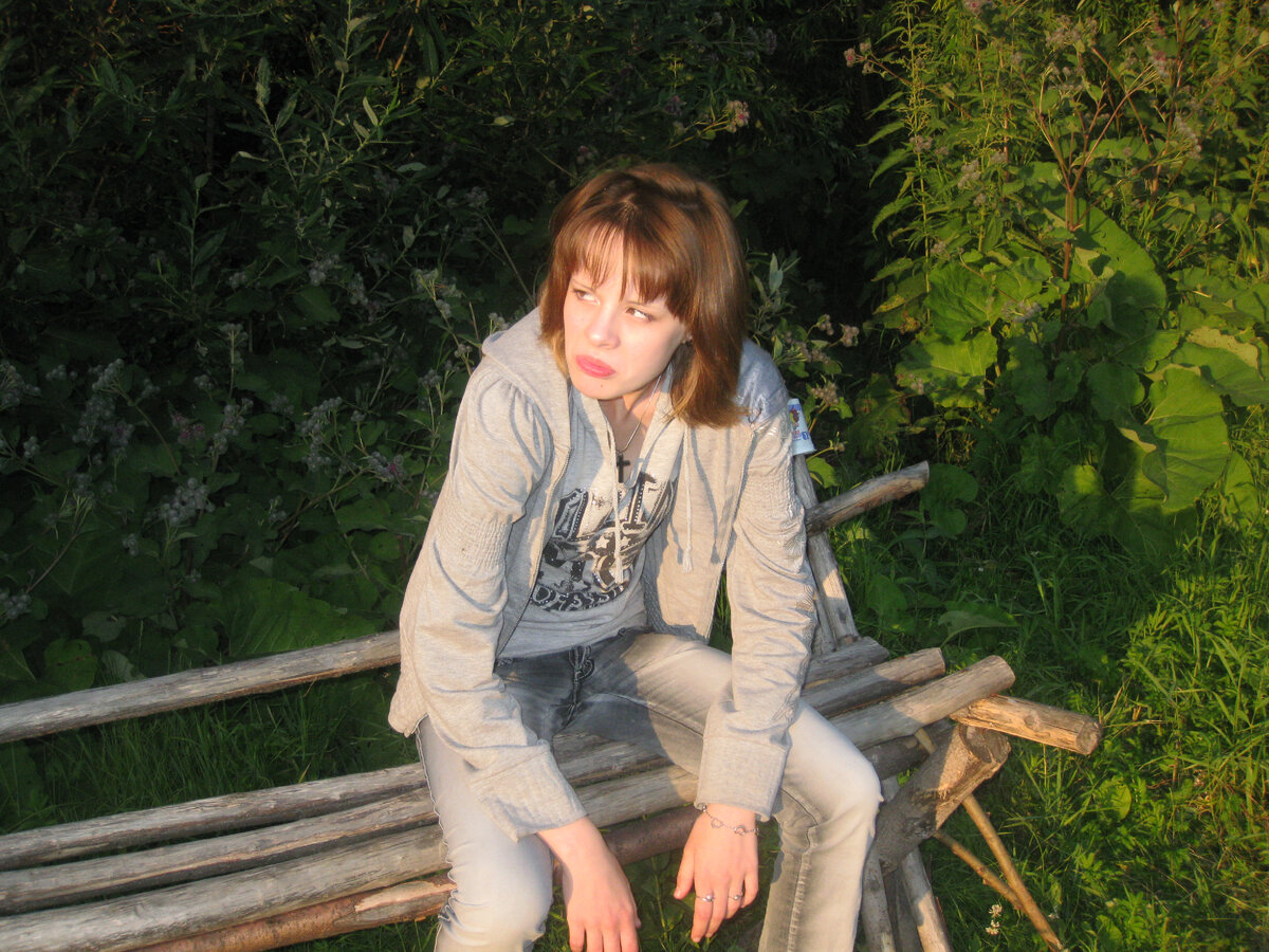 Автор очень недоволен отсутствием детской среды и удобных скамеек в своём детстве (школьное фото)