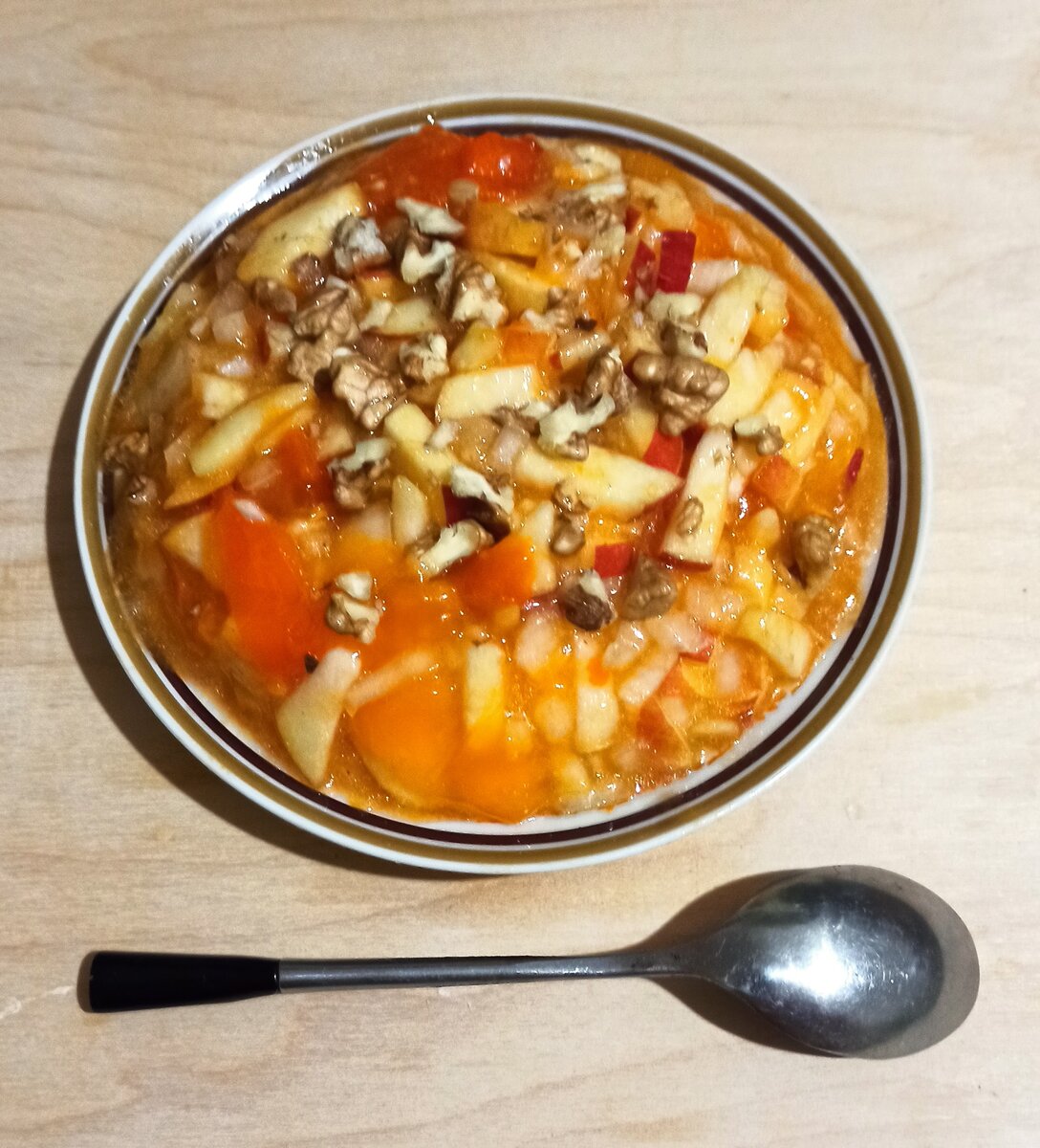 Хурма переспела, но все равно вкусно .На новогодний стол  надо чтобы дольками)