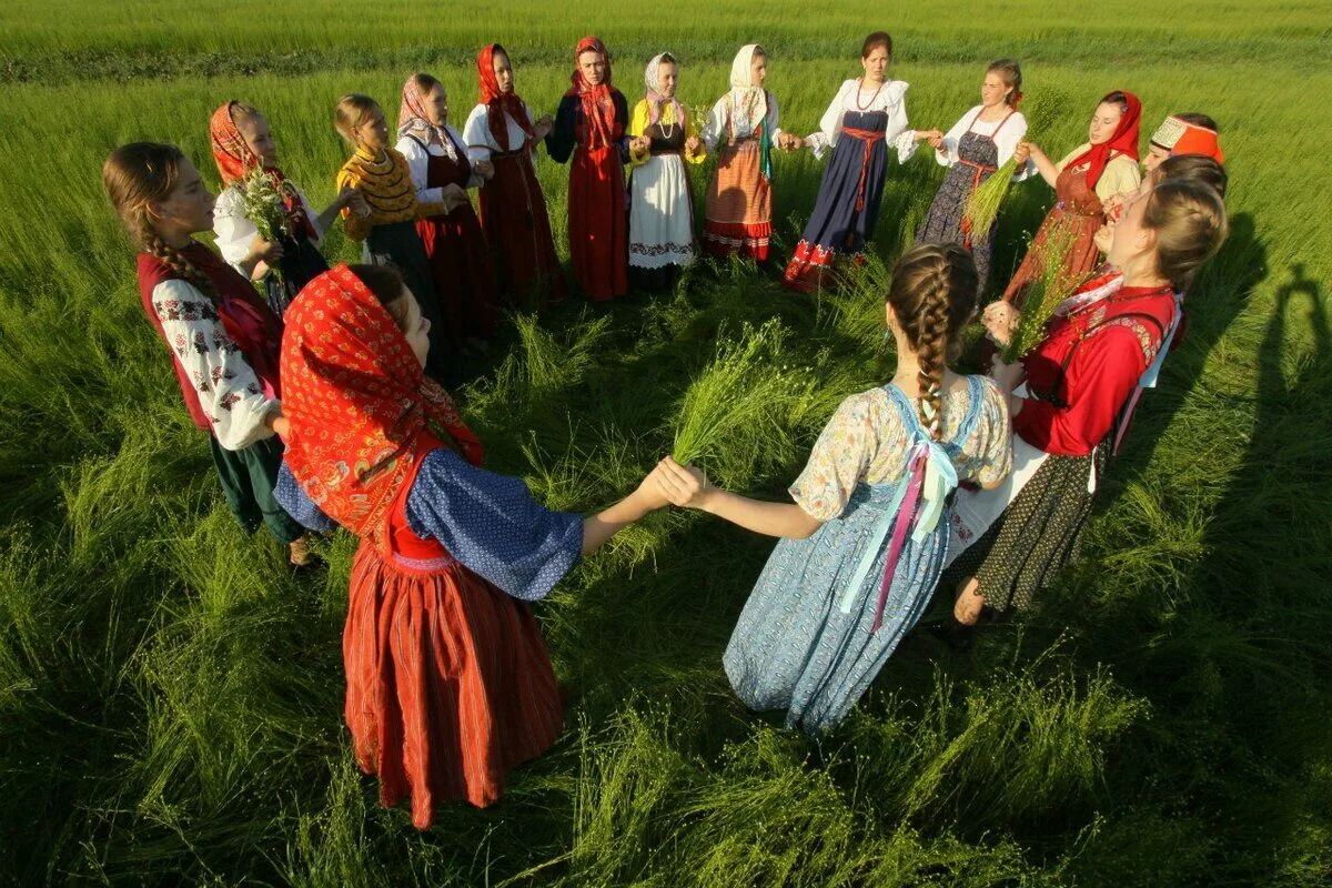 Культура русской руси. 15 Июня Вьюн зеленый народный праздник. Хоровод. Народный хоровод. Хороводы на Руси