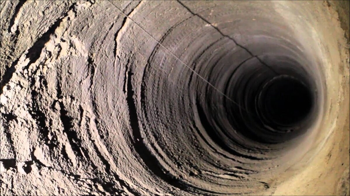 Ствол шахты скважины.