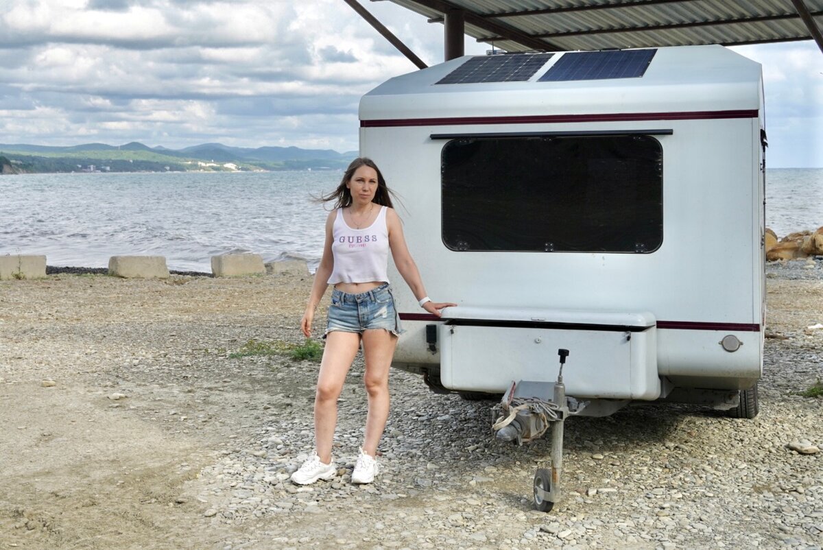 Отдыхаем на берегу моря. Разве это не прекрасно?