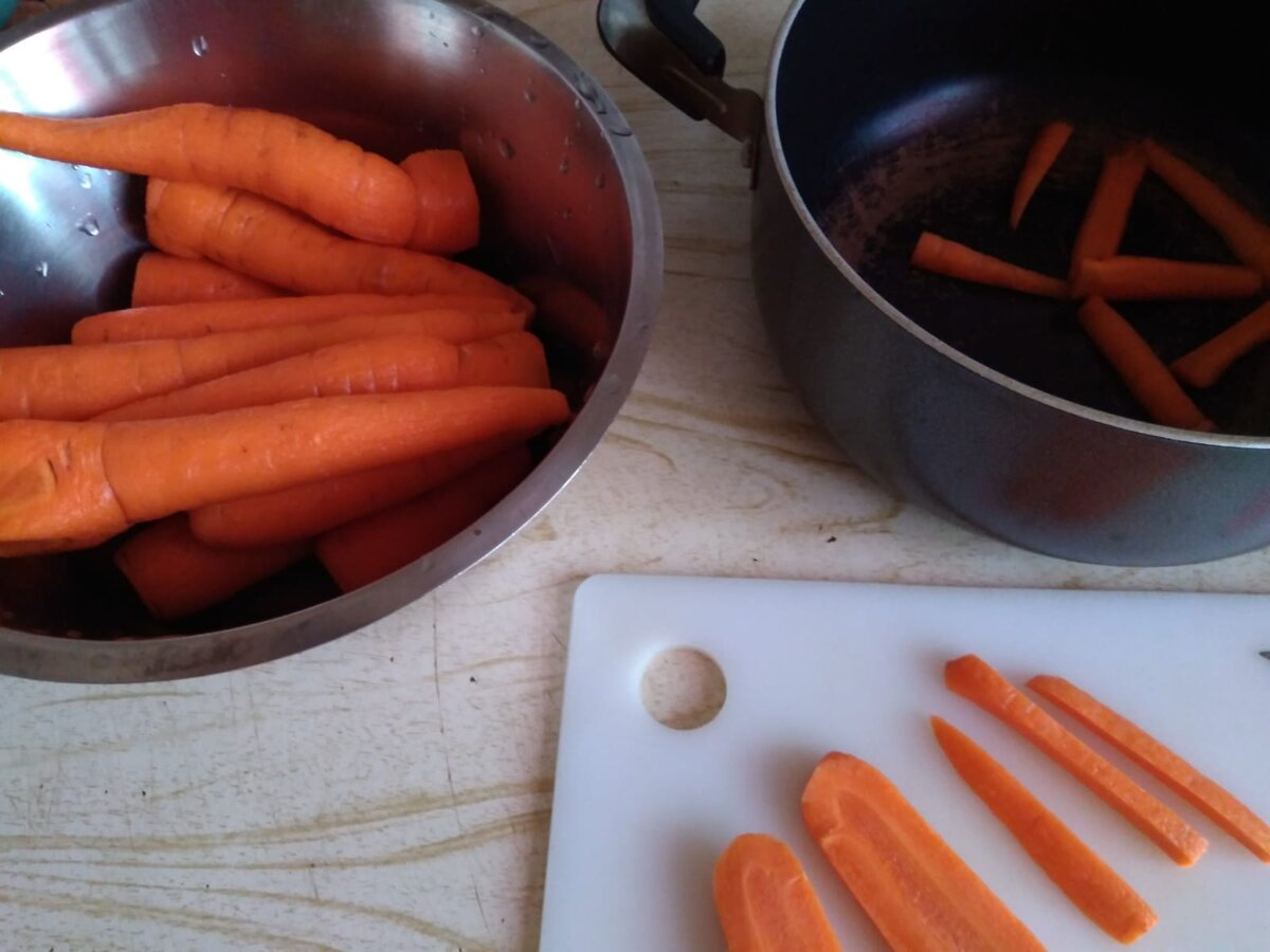 Вот такую всякую некрасивую неровную морковь можно использовать