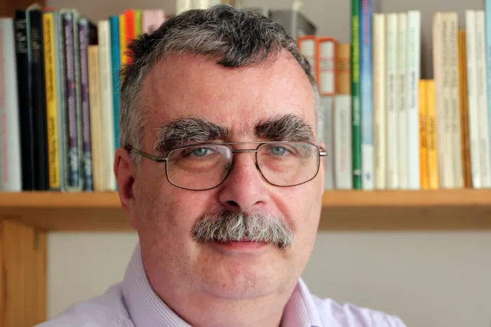 Известный немецкий философ, политолог и историк Штефан Боллингер родился в 1954 году. Преподает в Институте Отто Зура при Свободном университете Берлина, состоит в Ассоциации Лейбница, является почётным заместителем председателя некоммерческой организации «Хелле Панке» и Фонда им. Розы Люксембург в Берлине. 
Доктор наук Штефан Боллингер занимается исследованиями в области истории ГДР и ФРГ, Восточной Европы, а также изучением взаимосвязей политической истории и идеологии.
