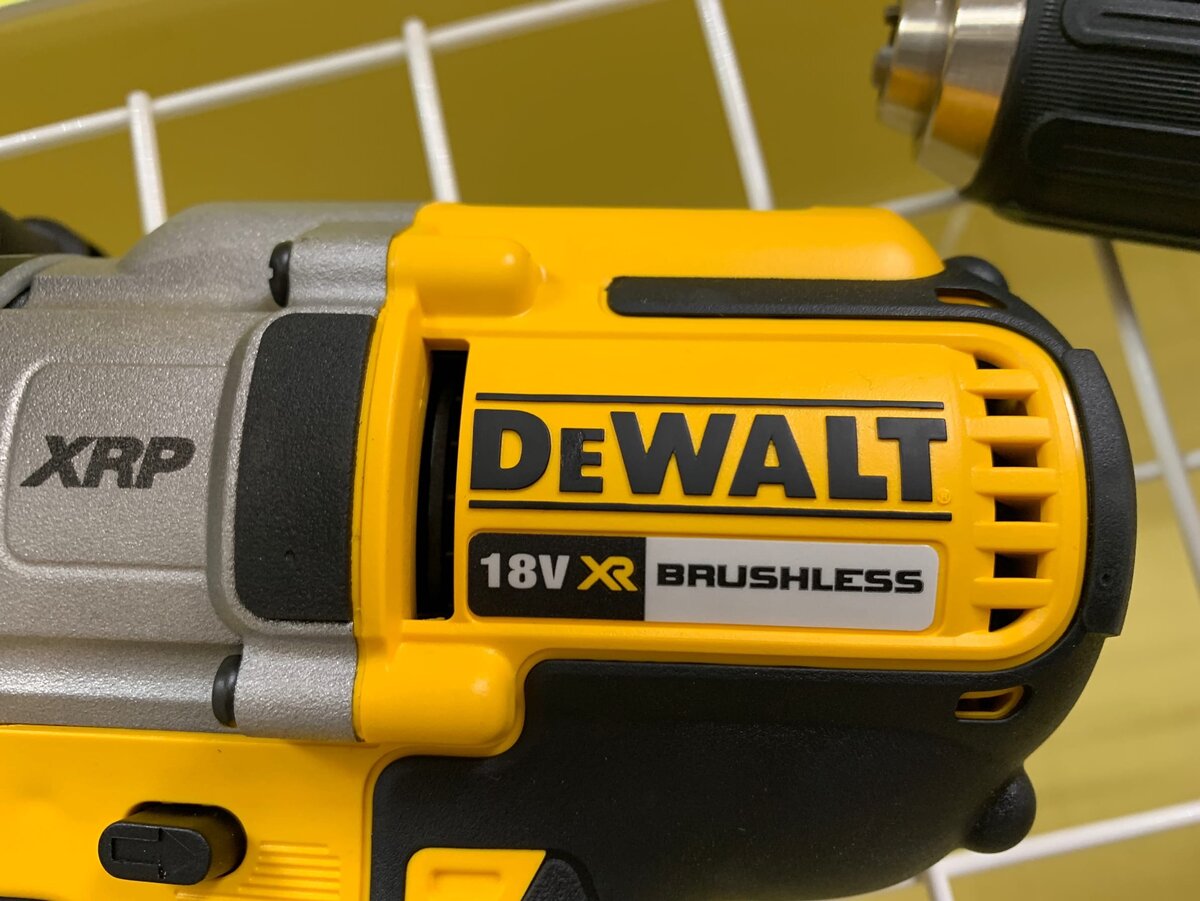 BRUSHLESS - бесщеточный двигатель.