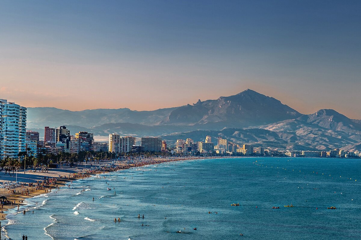 Alicante spain. Аликанте Испания. Аликанте море. Побережье Аликанте Испания. Барселона Аликанте.