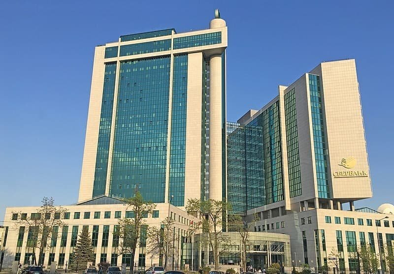 Банки то дают льготную ипотеку, то не дают... Фото: Википедия