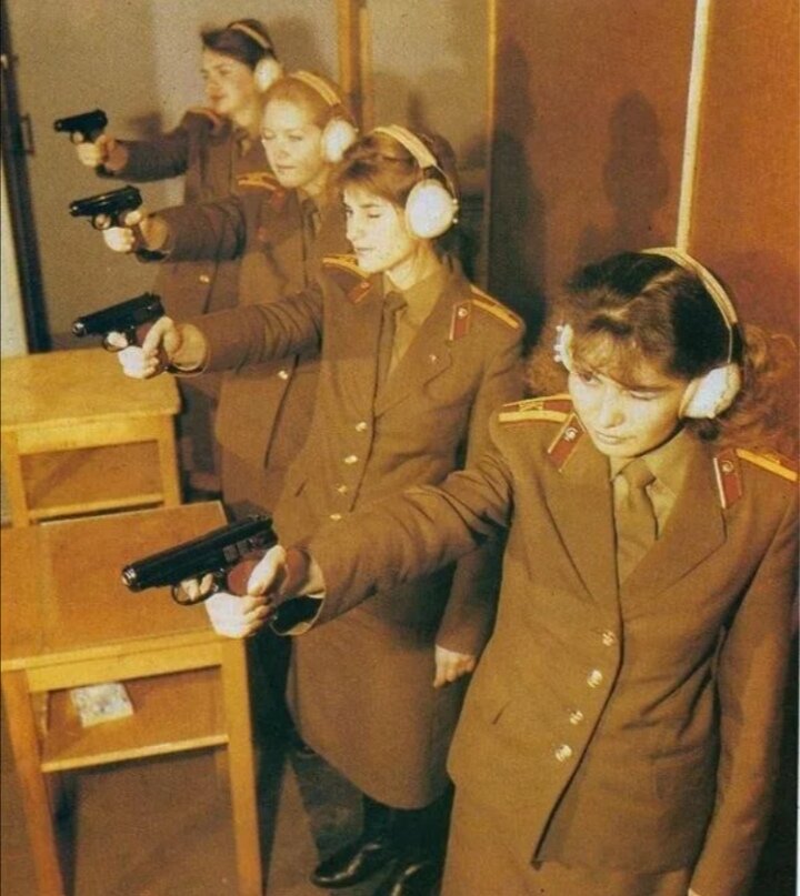 Девушки - курсанты /медики. Фото из интернета. 