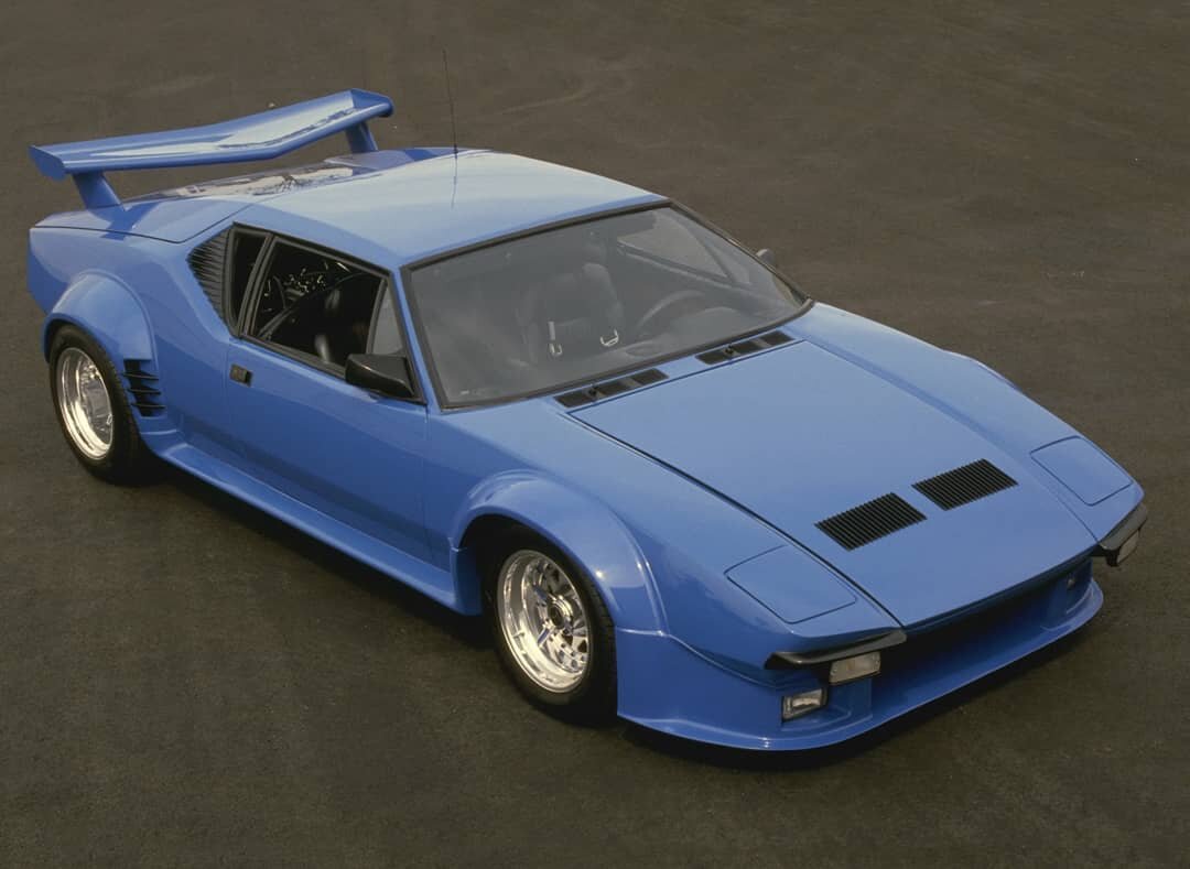 Машина de Tomaso Pantera