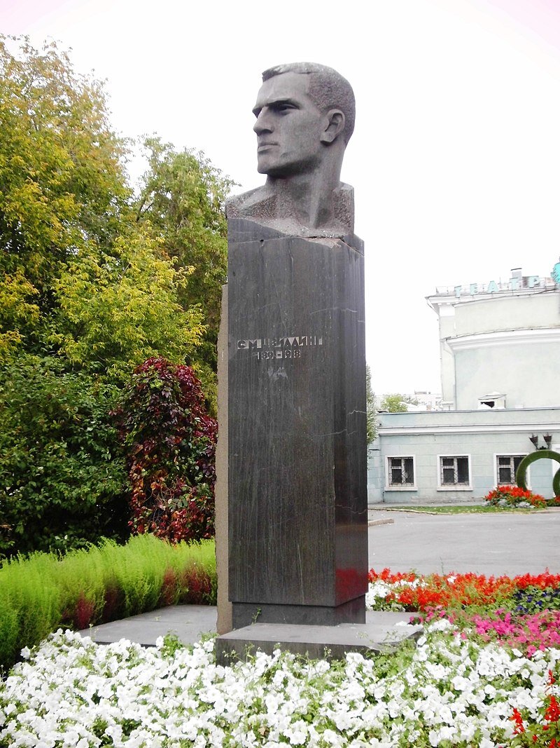 Самуи́л Моисе́евич Цви́ллинг, 1891-1918, один из организаторов Октябрьской революции 1917 года в Санкт-Петербурге, партийный деятель.