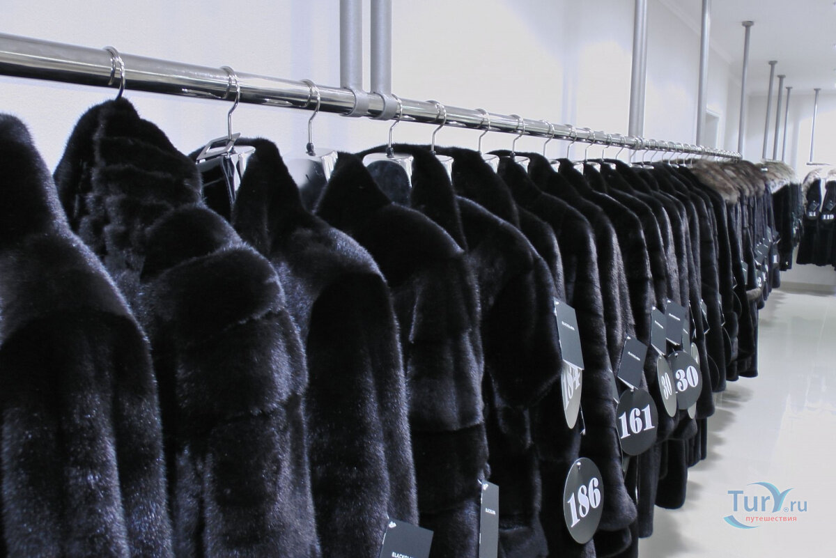 Мечта каждой девушки. И слезы мужчины когда он  рассчитывается  на кассе. Фабрика шуб. Источник:www.tury.ru