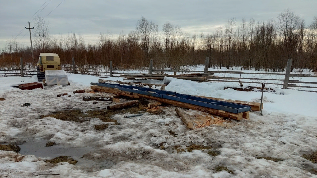 Весенняя стройплощадка. Грязная и неуютная
