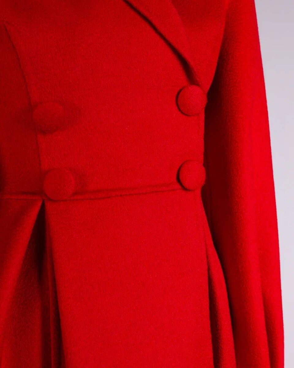 Красный всегда привлекает внимание! Выбирайте красное пальто из шерсти или кашемира на сайте и в магазине Maison Adore: 
https://maisonadore.com/look_pages/look_280322052634.php
Maison Adore
ул. Рочдельская, 15, стр 25
+7495 233 4444

#maisonadore #maisonadoremoscow