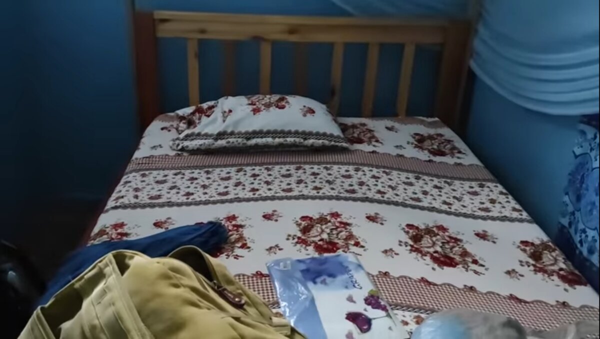 Мягкая кровать в "борделе"