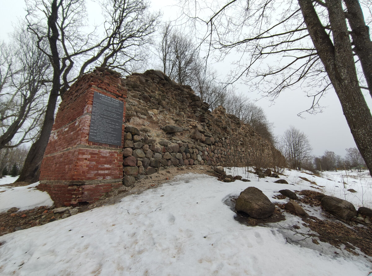 Это всё, что сейчас напоминает о крепости.