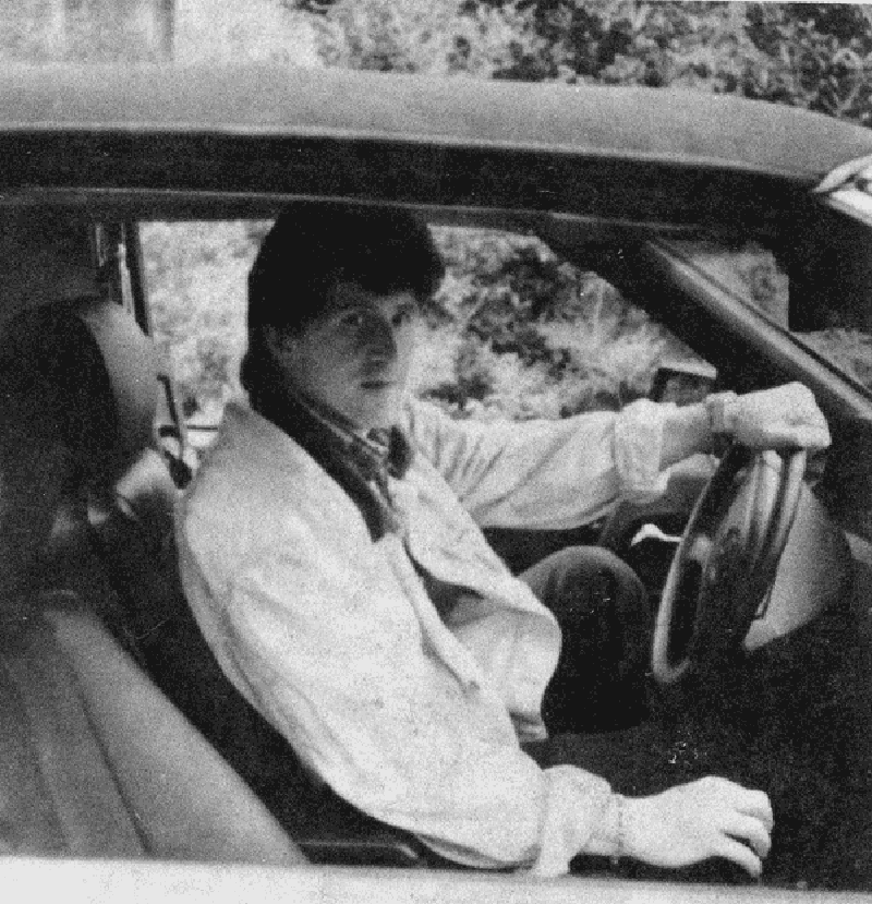 Бобон в своем авто