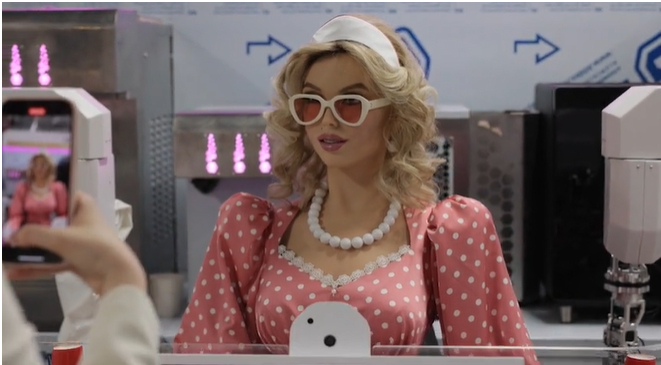 Робот-буфетчица Дуняша