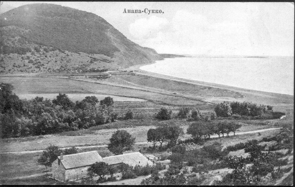 В 1925 году на пляже села Сукко был разбит палаточный лагерь