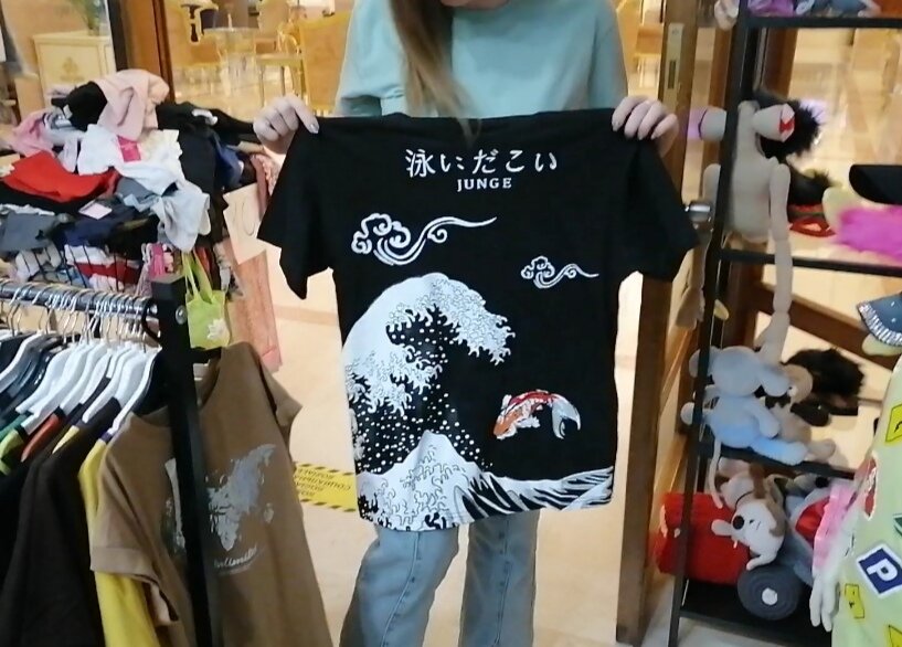 Фото автора. Продавец симпатичная и вещи тоже. Лицо конечно показывать не буду