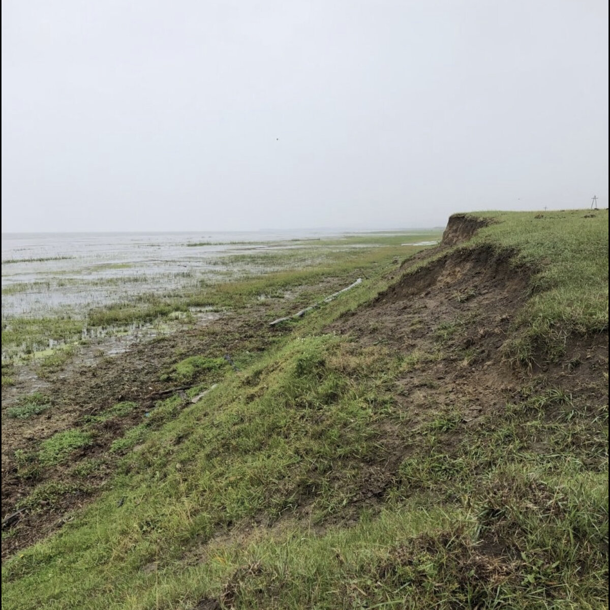 Место где земля ушла под воду 