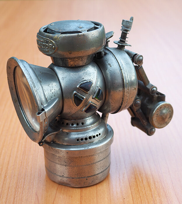 Английский ацетиленовый  фонарь Lucas Luminator, изготовленный в 1902-09 годах. Из коллекции Веломузея Андрея Мятиева.