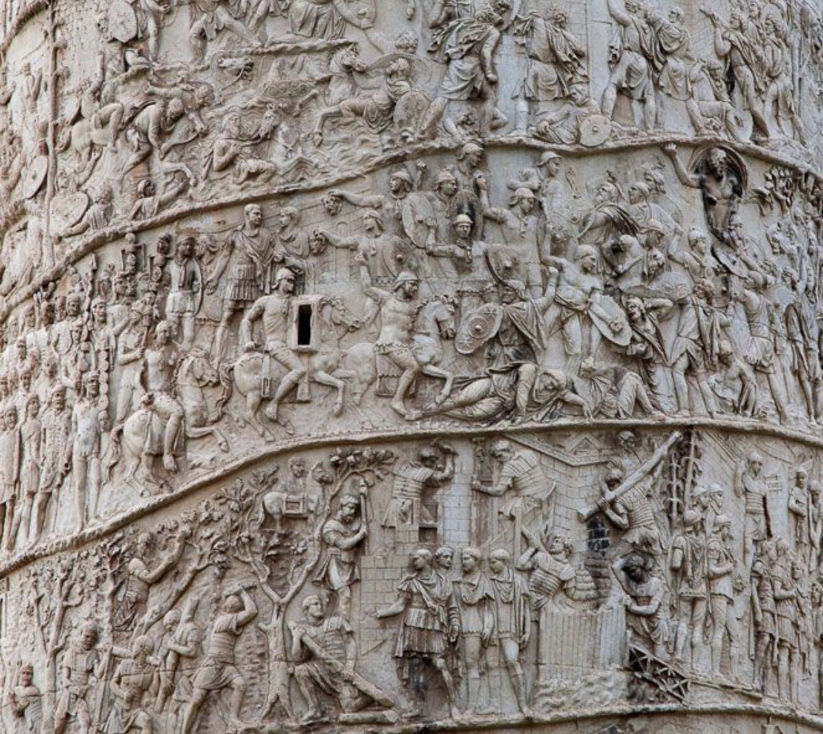 Колонна траяна в риме. Колонна Траяна в древнем Риме. Колонна Траяна рельефы. Колонна Траяна в Риме статуя. 38-Метровая колонна Траяна.