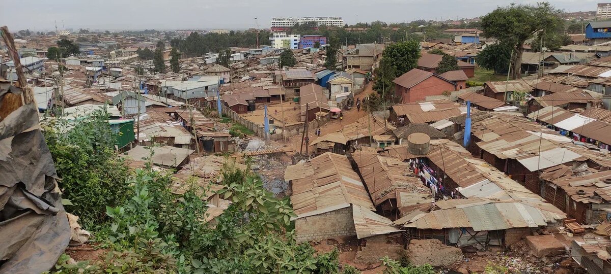Вид на Кибера- самые большие трущобы Кении